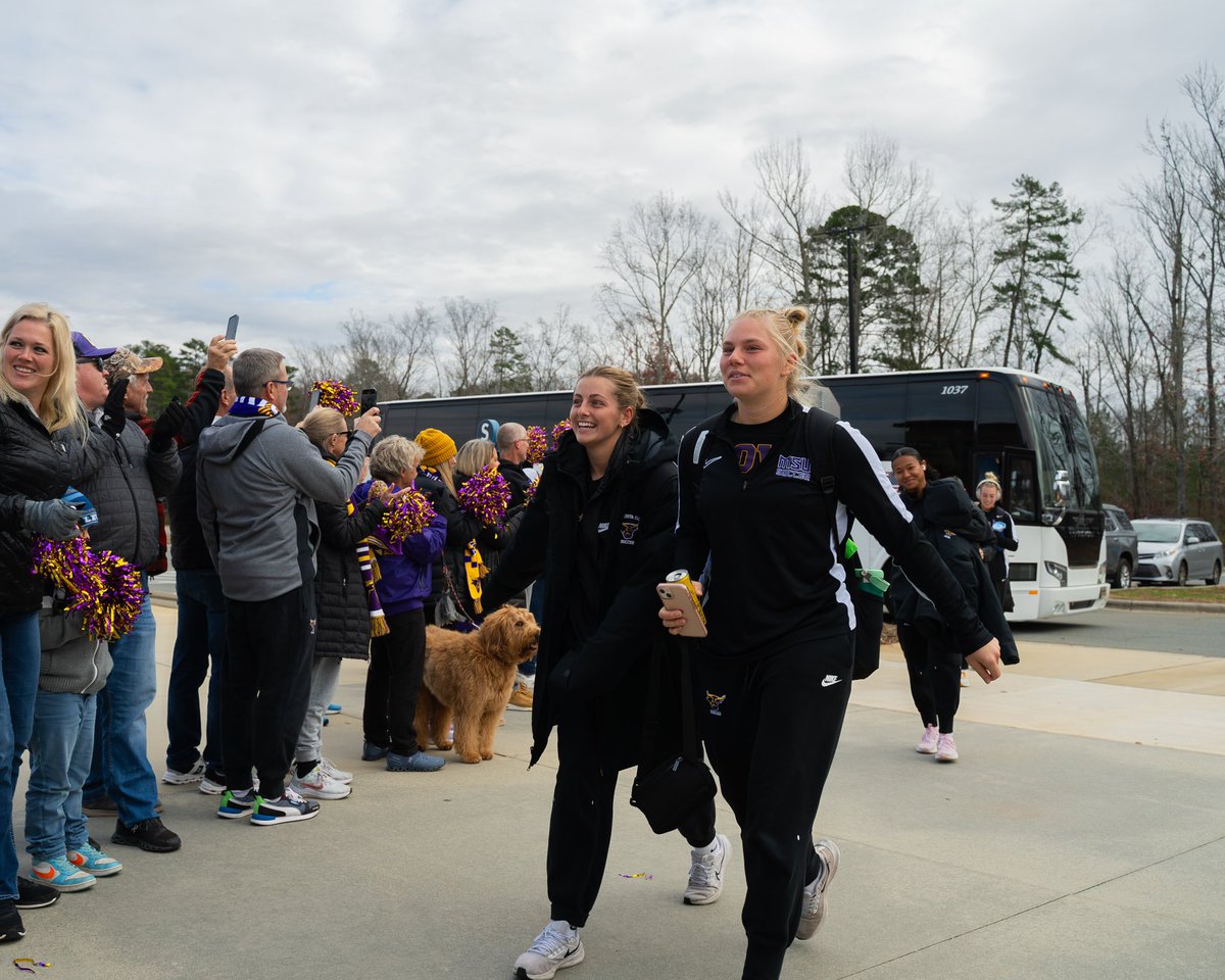 MinnStSoccer's tweet photo. What a welcome 🥹 https://t.co/R8GBNy4C4M