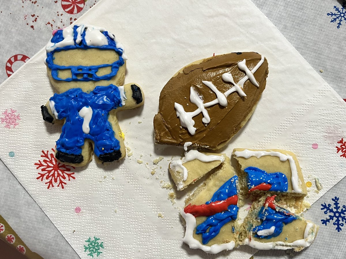 hoffer_lisa's tweet photo. Kids Christmas cookies &amp; game day = #DetroitLions win! #GRIT https://t.co/tAGs9HA61U