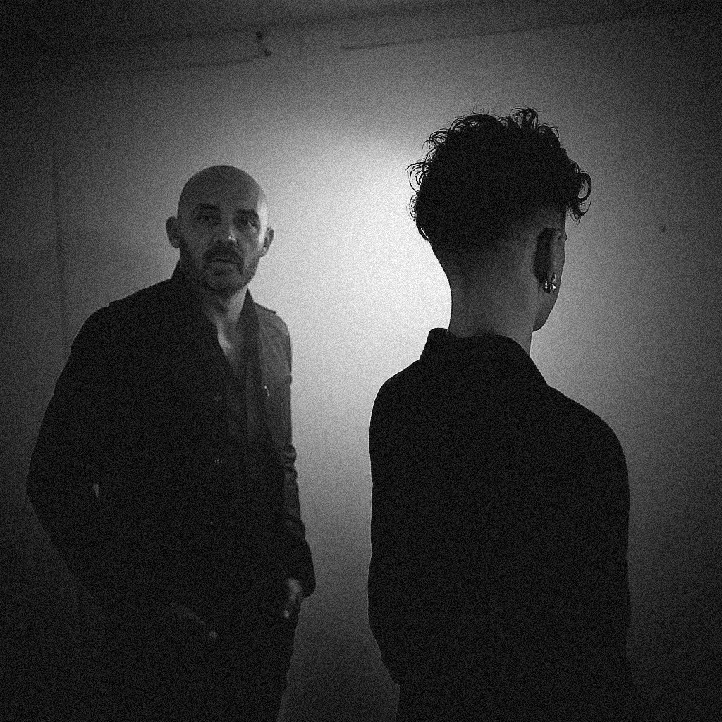 Le studio était presque silencieux, juste le bourdonnement des amplis éteints. On s’est laissé porter par l’instant,

📸 <a href="/dark/">S</a>.toned 

#IndieRock
#PostPunk
#NewWave
#AlternativeMusic
#RockBand
#MusicLovers
#IndependentMusic
#FrenchRock
#DiscoverNewMusic
#SupportIndieArtists