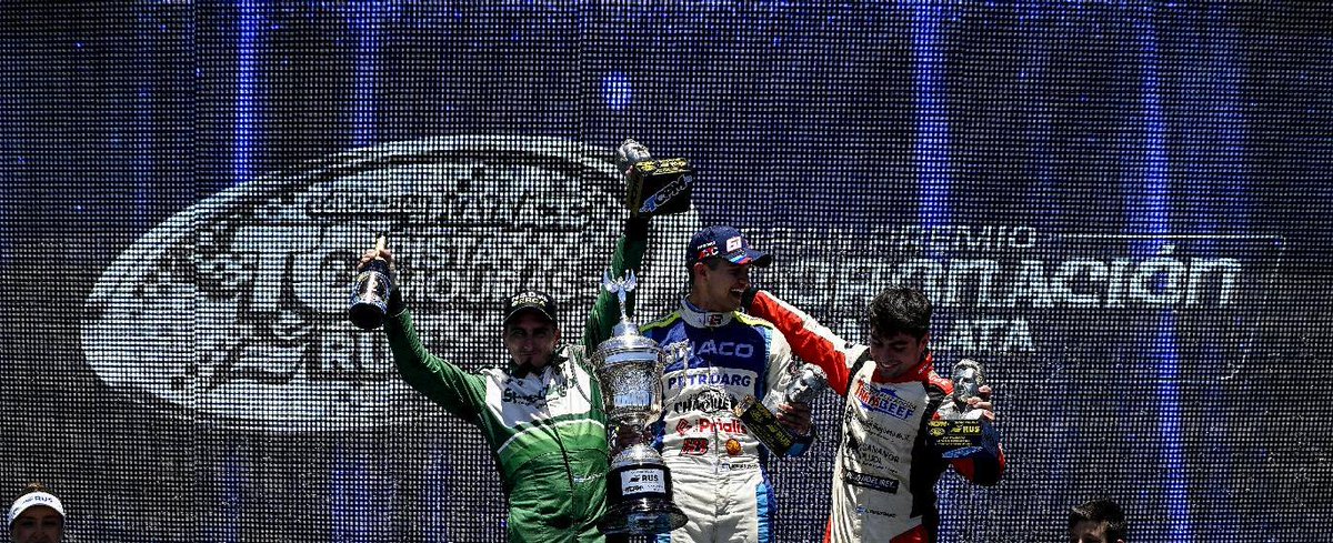 Pole Position (@polepositionweb) on Twitter photo #TCPM// <a href="/lucasbohda/">Lucas Bohdanowicz</a> se consagró campeón en La Plata.
El chaqueño lideró de punta a punta la final para lograr su segundo título del año, ya que la se consagró en el Top Race Series hace una semana.
Lo escoltaron Alan Denis Cifre y Leandro González. #TCPM// <a href="/lucasbohda/">Lucas Bohdanowicz</a> se consagró campeón en La Plata.
El chaqueño lideró de punta a punta la final para lograr su segundo título del año, ya que la se consagró en el Top Race Series hace una semana.
Lo escoltaron Alan Denis Cifre y Leandro González.