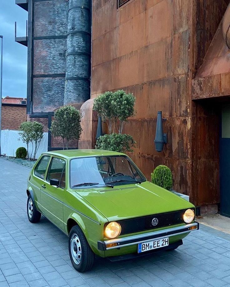 Retromania4ever's tweet photo. 1975 Volkswagen Golf L 🍏
🇩🇪 #sundayvibes https://t.co/0uJMqOdXcL