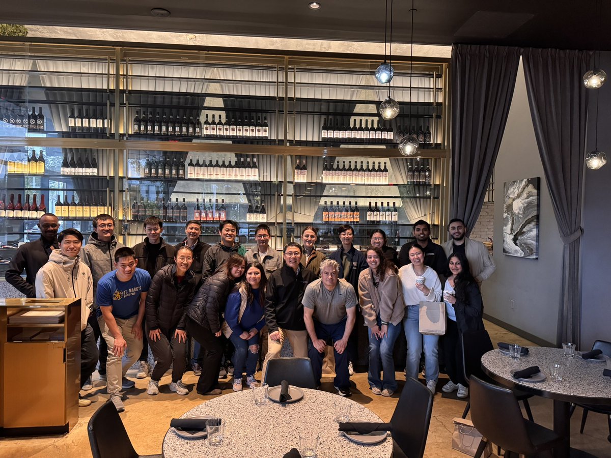 JinmingGaoLab's tweet image. Lab holiday lunch @Gradi downtown Dallas - thankful for everyone’s pursuits and teamwork!!