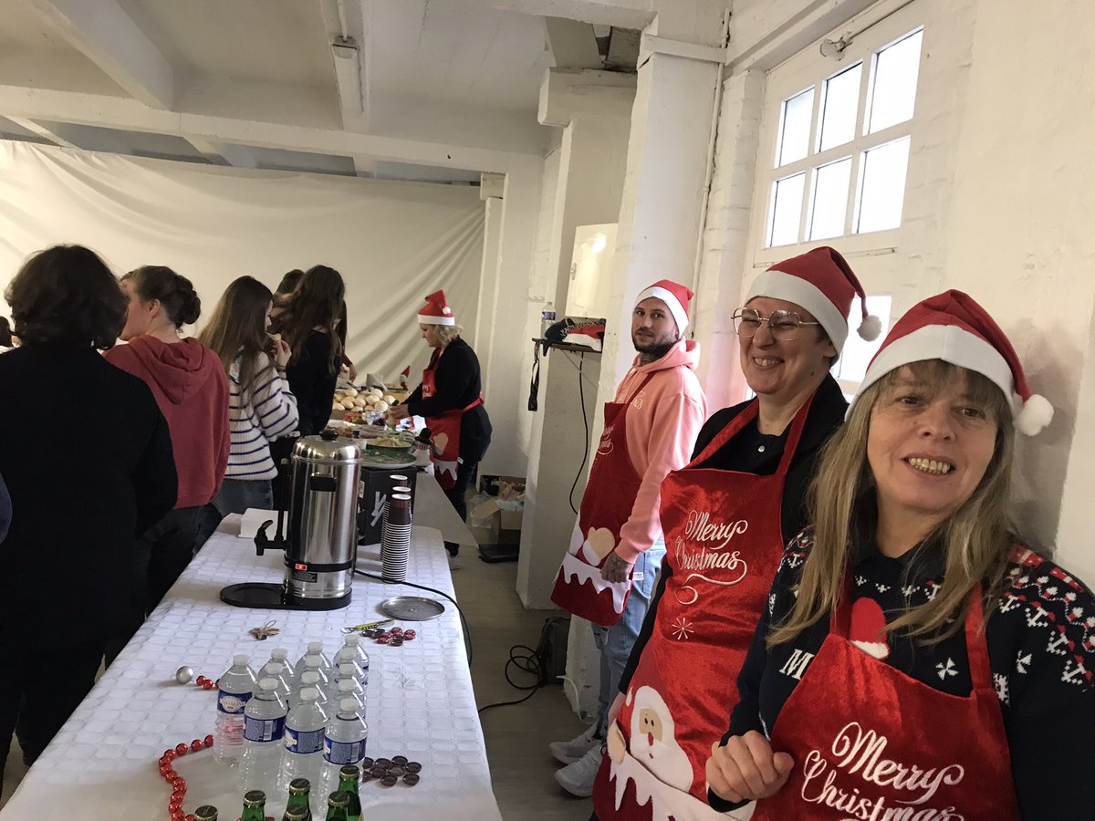 jcapliez_FD's tweet photo. Aujourd’hui, chez @GroupeFDesprez les membres du CSE ont proposé un arbre de Noël aux enfants des salariés afin de partager un moment convivial tous ensemble et rencontrer en avance le Père Noël qui a déjà distribué aux enfants sages des cadeaux 🎁 https://t.co/kkvHC9ABHQ