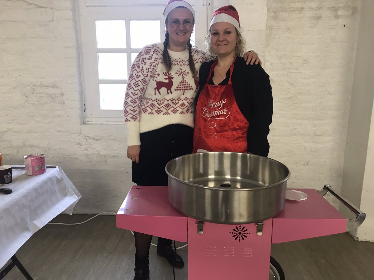 jcapliez_FD's tweet photo. Aujourd’hui, chez @GroupeFDesprez les membres du CSE ont proposé un arbre de Noël aux enfants des salariés afin de partager un moment convivial tous ensemble et rencontrer en avance le Père Noël qui a déjà distribué aux enfants sages des cadeaux 🎁 https://t.co/kkvHC9ABHQ