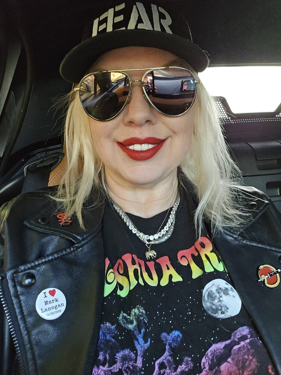 AllimacArtist's tweet photo. @ranchodelaluna Wore my shirt today and was thinking about that great concert in the Des.    Love to all.... https://t.co/0iRvKfRZse