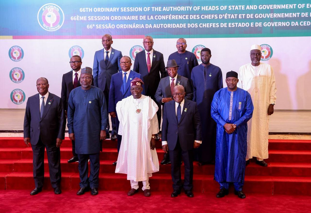 Présidence Sénégal (@pr_senegal) on Twitter photo À la 66ème session ordinaire de la CEDEAO, le Président <a href="/PR_Diomaye/">Bassirou Diomaye Faye</a> a été félicité pour la tenue des élections législatives dans le calme et la transparence, ainsi que pour ses efforts de médiation entre la #CEDEAO et les pays de l’#AES. ➡️ urls.fr/0bNX42 À la 66ème session ordinaire de la CEDEAO, le Président <a href="/PR_Diomaye/">Bassirou Diomaye Faye</a> a été félicité pour la tenue des élections législatives dans le calme et la transparence, ainsi que pour ses efforts de médiation entre la #CEDEAO et les pays de l’#AES. ➡️ urls.fr/0bNX42