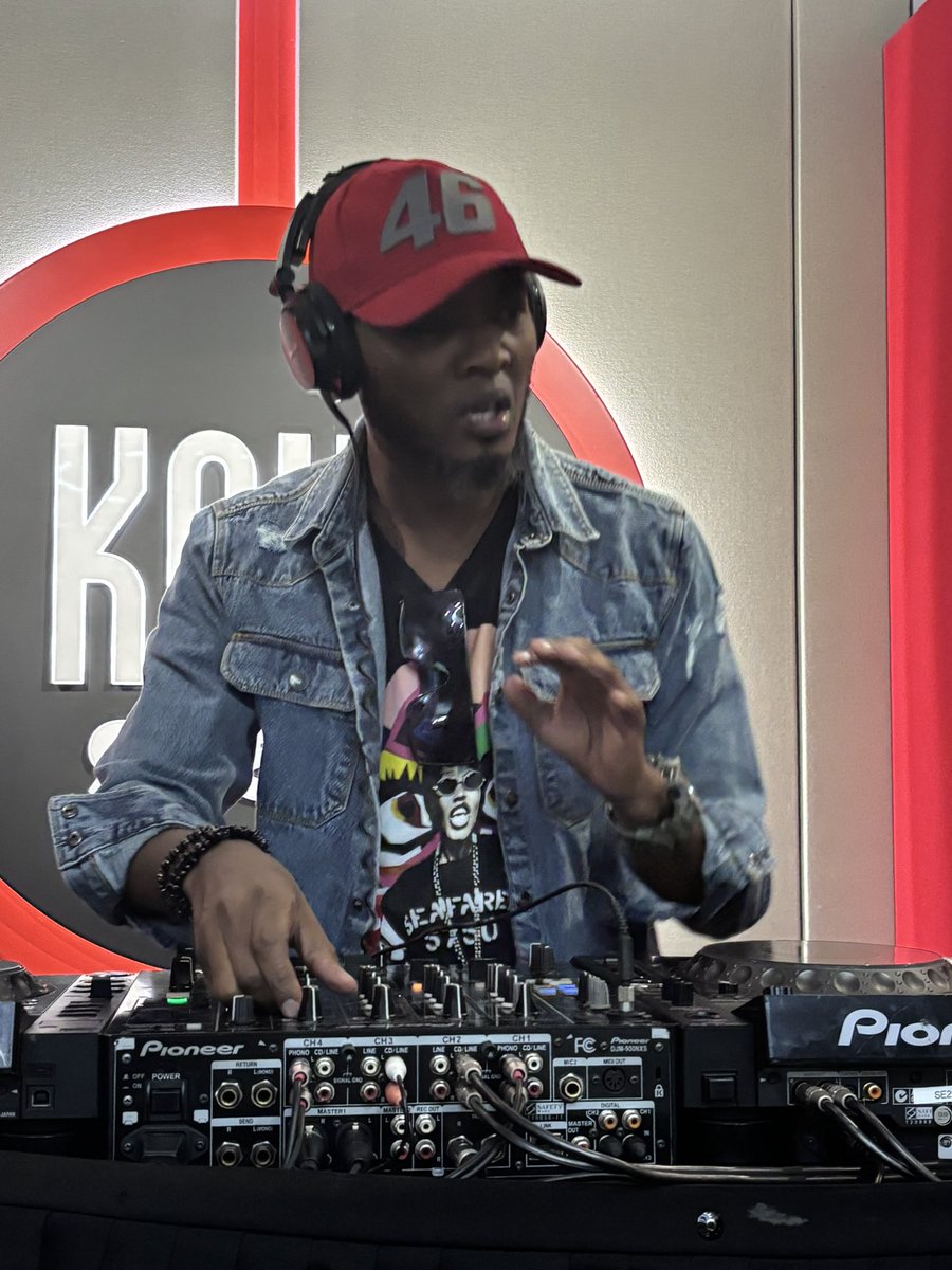 NickyBGlobal's tweet photo. @TrevorMako LIVE in the MIX!! #TheWorldShowNickyB @KayaOnAir  @KayaON959 https://t.co/LJgFoGGTzr