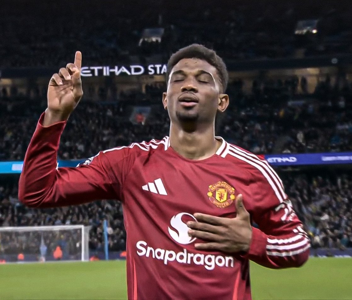 SrFutbolPy's tweet photo. Ganó el único grande de Manchester. https://t.co/jpfwAwUdwk