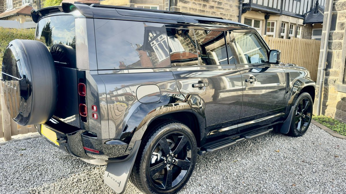 🗣#landrover #landroverdefender #detailed #attentiontodetail #mobilevaleting #passionforperfection #detailing #harrog8valeting #harrog8 #yorkshire #valetingyorkshire #harrogate 
✅ PASSION for PERFECTION 💎©️2011
📲➡️: 07799 408 506 ⏰🗓📍
🌍➡️: harrog8carvaleting.co.uk
