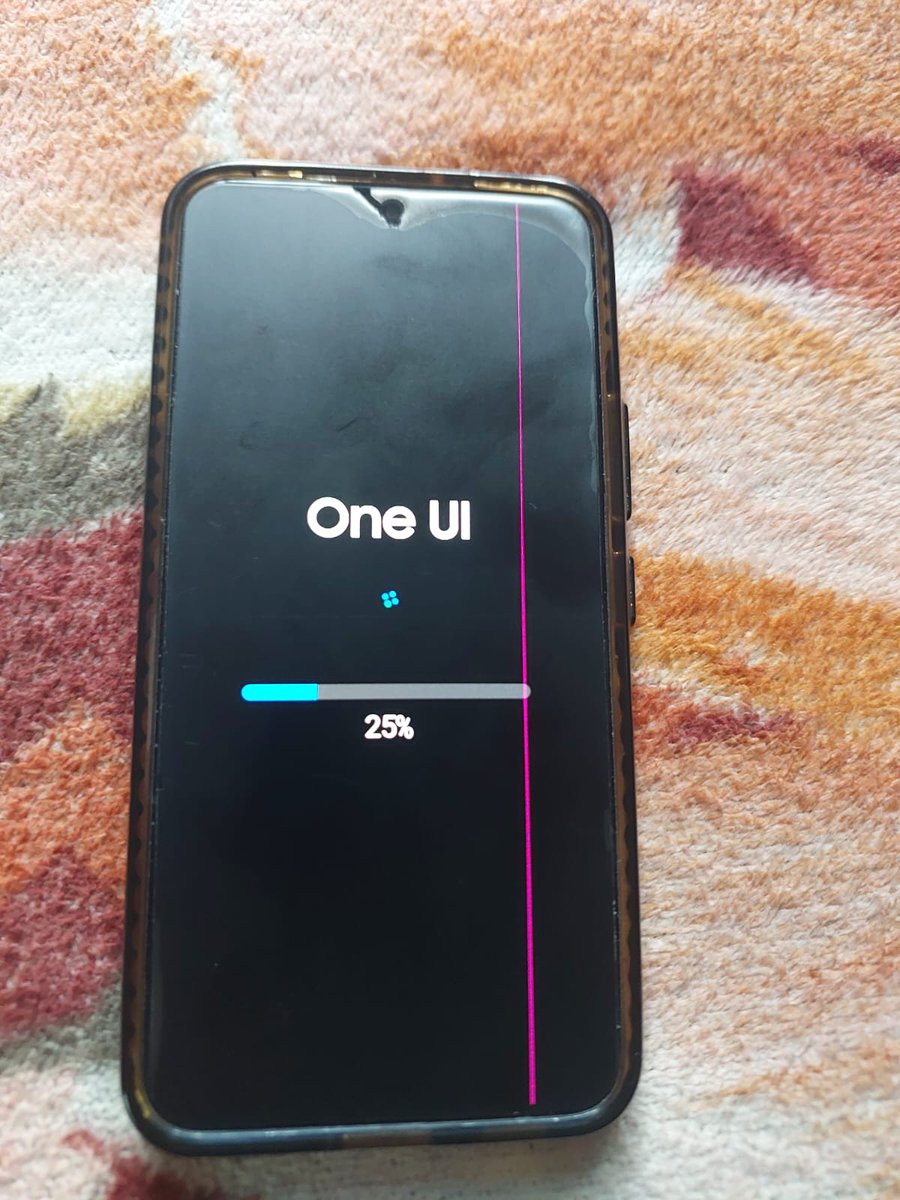 antony_se73167's tweet photo. @SamsungIndia @SamsungMobile when you going to give s22 free screen replacement and you already provided free screen replacement for s21 series but why not for s22 https://t.co/CQaBDswUNn