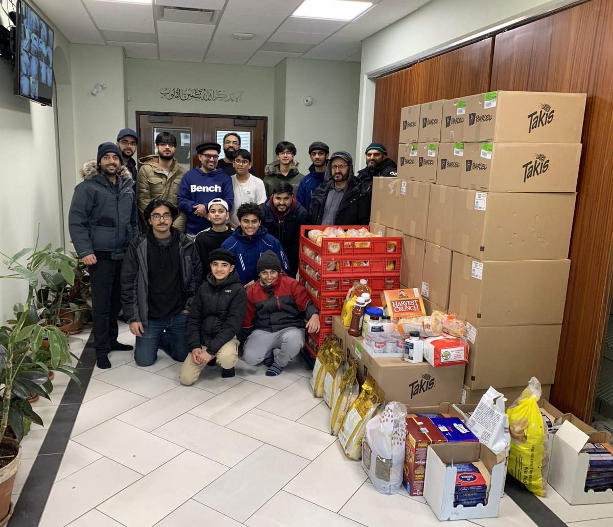 Regina, SK chapter of Ahmadiyya Muslim Youth Association Canada collected 1,400 lbs of food as part of the nationwide food drive campaign!

A heartfelt thank you to all who contributed to help fight hunger in our communities.

#Regina #Mercy4Mankind