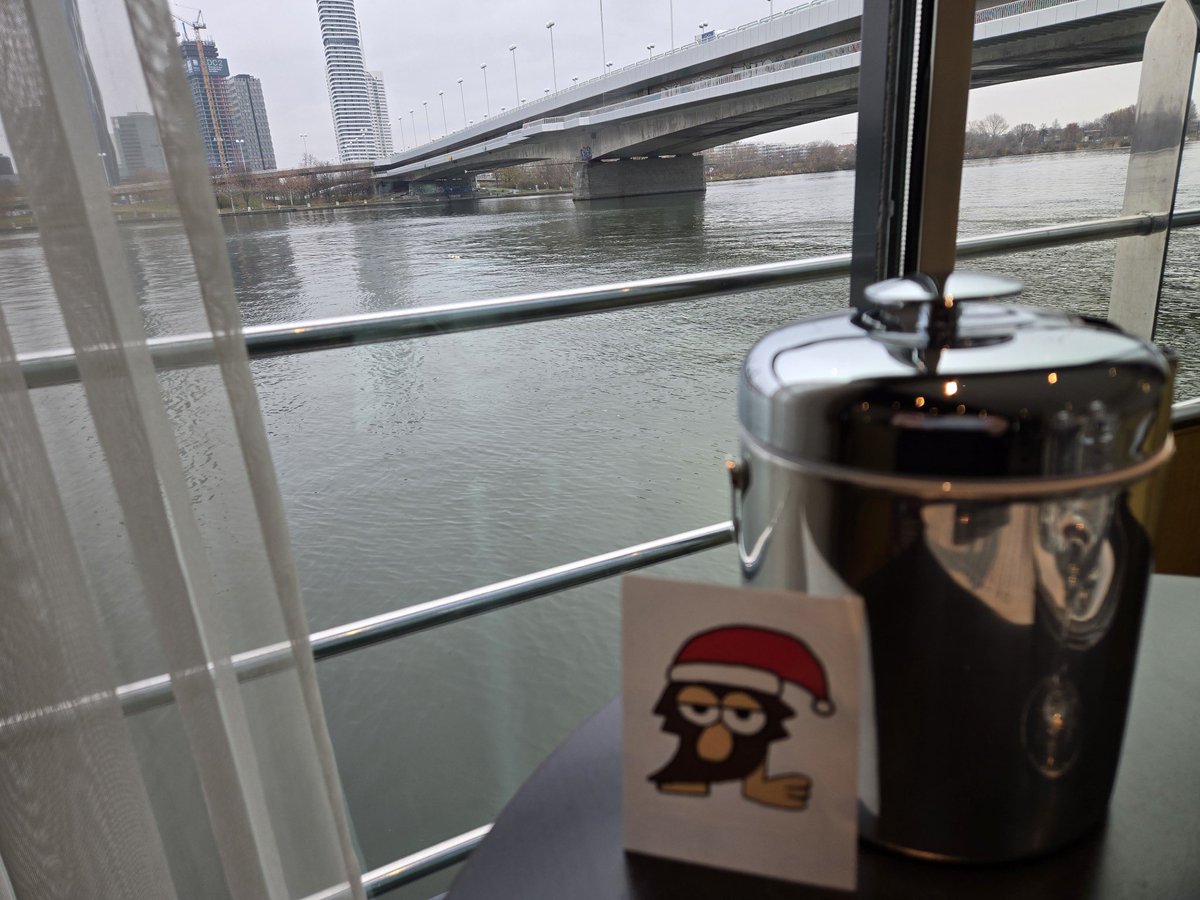 JoeIconic's tweet photo. Thank you, Robin for a Critter Sighting on the Danube in Vienna! 🇦🇹
#crittertribe #joeiconic #NotesforTracy #vienna https://t.co/irdvVzcod0