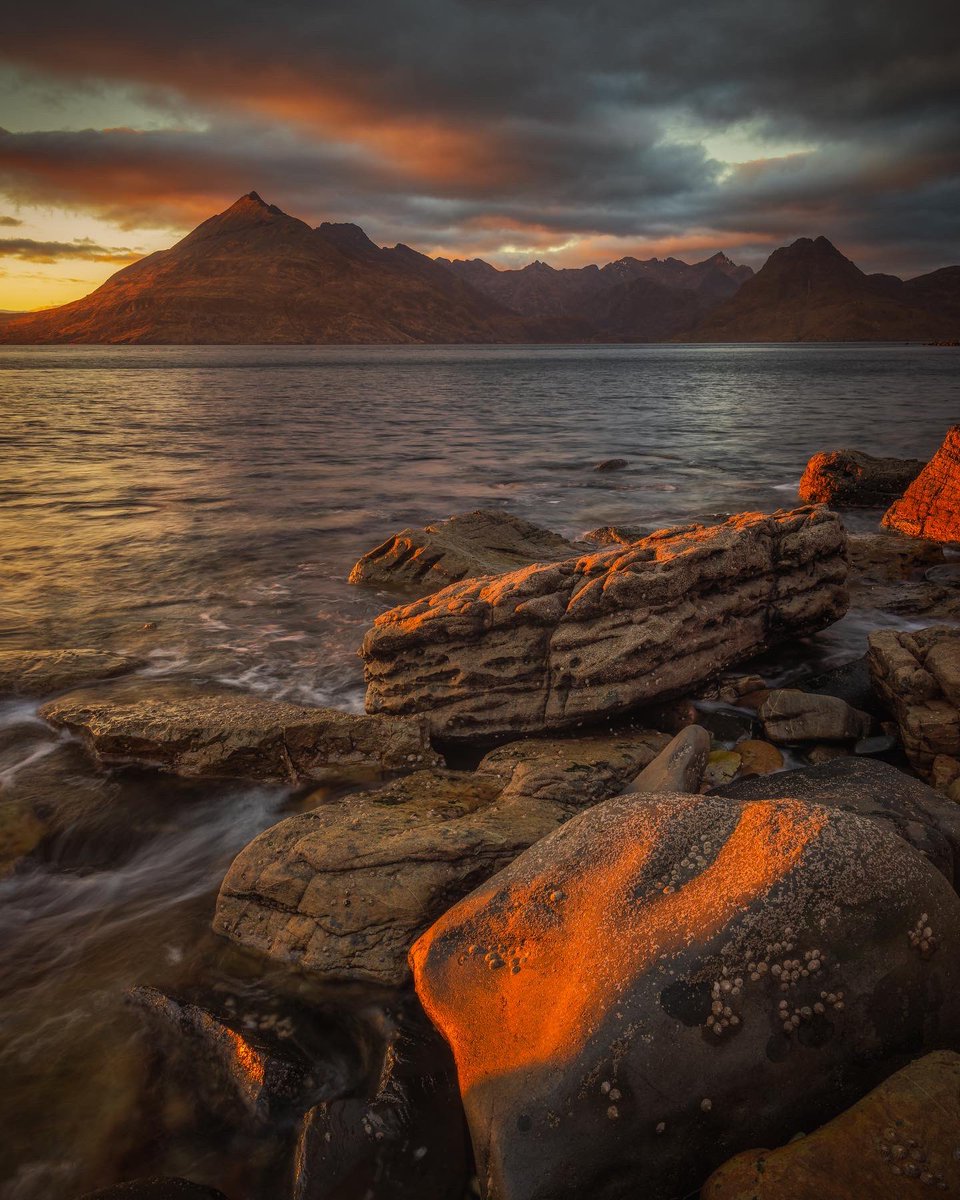 VerityMilligan's tweet photo. No giggling at the back for day 69 of my hopeful one-woman crusade to keep real images popping up on your feed rather than AI

The last drop of evening light at Elgol on the Isle of Skye. It was so calm looking towards the Black Cuillin massif. A delightful outing. https://t.co/TgGUATy8cG