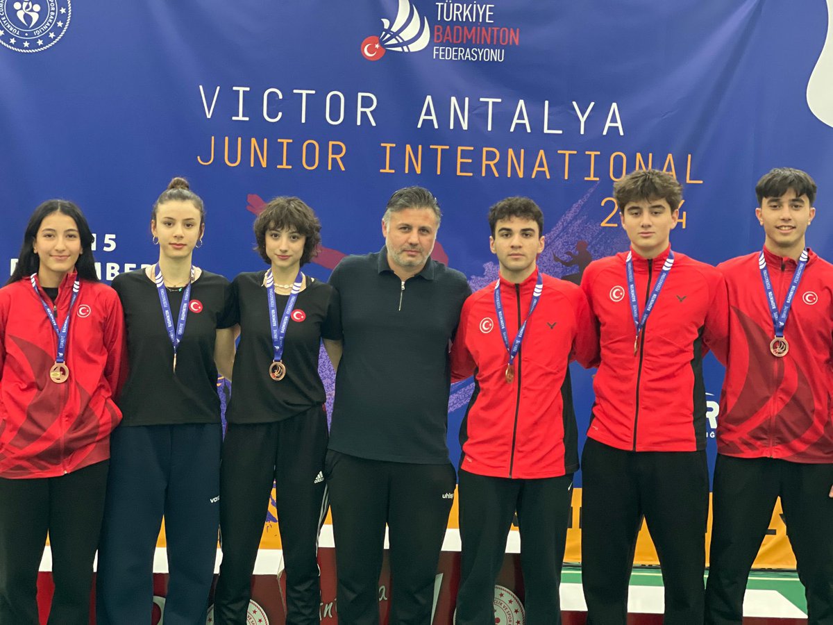 12-15 Aralık tarihlerinde Antalya’da düzenlenen Victor Antalya Junior İnternational Turnuvası’nda sporcularımız,
Berat Cambaz - Mert Seven Çift Erkekler 🥉 
Başak Seven - Şevval Naz Işık Çift Kadınlar 🥉
Sümeyye Tunçer - Haşim Türksoy Karışık Çiftler kategorisinde 🥉 oldular.