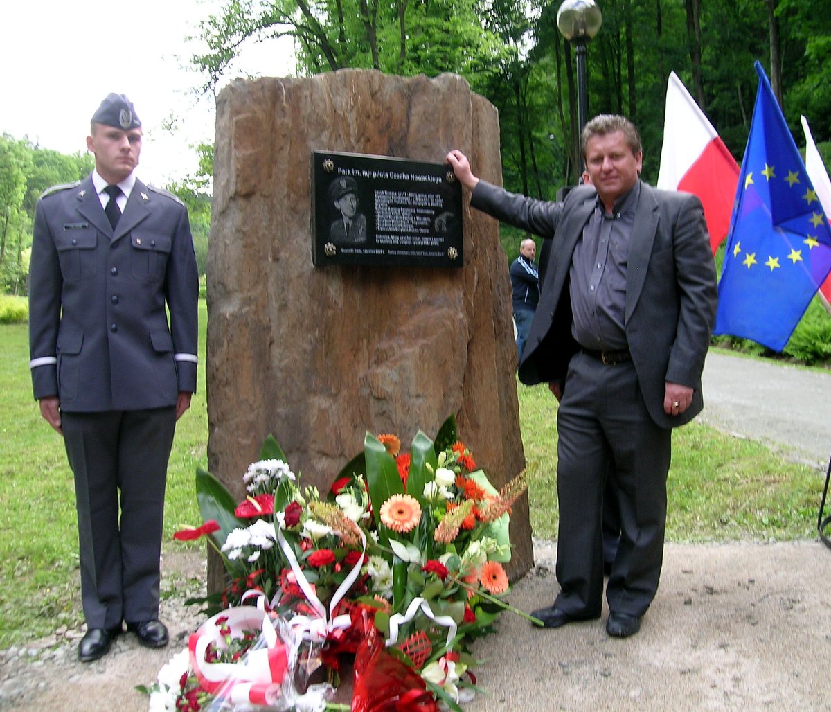 nowackirobin's tweet photo. @ipngovpl_eng Fabulous story! Sadly my Uncle #LechNowacki Polish Land Army captured by SS and tortured to death over 30 days, a bone in his body broken each day till he died, his blood stained shirt sent to his mother.
#RobinNowacki #CzechNowacki https://t.co/ljvH6GqSKV