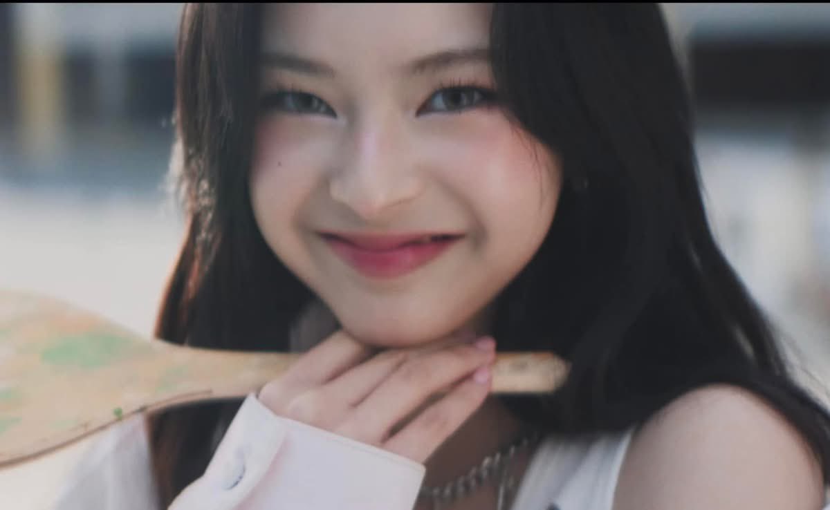 WNylanyla's tweet photo. ทำไมสวยน่ารักแบบนี้ เสียงก็คือ clear มากเพราะสุดๆ🐈‍⬛🍒🥰🎶🎤

LOVE IN MY HEART MV OUT
#BAEMON_LoveInMyHeart
#CHIQUITA #BABYMONSTER https://t.co/4RGSuOxBVc