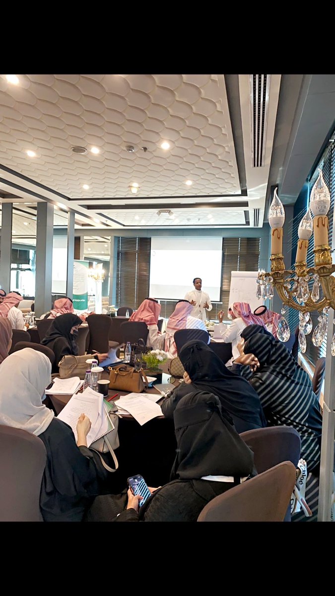 SmsmWasel's tweet photo. تم تقديم عدة برامج تدريبية بشهر ديسمبر الحالي بعنوان:
قيادة وإدارة التغيير - حوكمة السياسات الصحية- نظام مزاولة المهن الصحية- مهارة الاتصال الفعال للقياديين ومنسوبي فرع وزارة الصحة بجدة بفندق افنيو https://t.co/3nRMhASadn