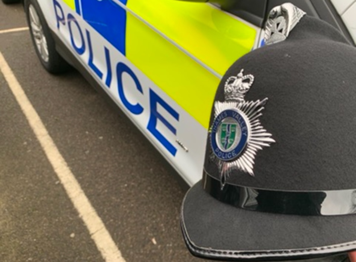 TVP_Bucks's tweet image. Out #OnTheBeat in #Amersham this afternoon 👮‍♂️

One driver reported for parking on the zebra crossing zig-zag lines on Sycamore Road 🚙

A timely reminder from us, please do not park on these lines. They are there for everyone’s safety 🙏