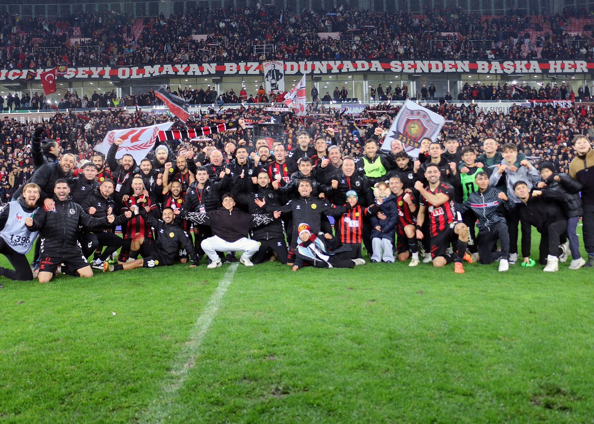 Eskisehirspor's tweet photo. Eskişehirspor'umuz, ligin 11. haftasında evinde karşılaştığı Manavgat Belediyespor maçından 2-1 galip ayrıldı. https://t.co/JieWTK1rbD