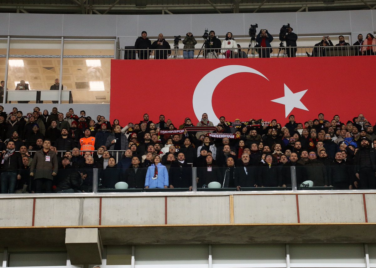 Eskisehirspor's tweet photo. Eskişehirspor'umuz, ligin 11. haftasında evinde karşılaştığı Manavgat Belediyespor maçından 2-1 galip ayrıldı. https://t.co/JieWTK1rbD