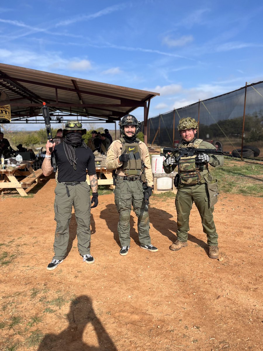 dandysd_'s tweet photo. 🔫 https://t.co/6UVqdH3HEp
