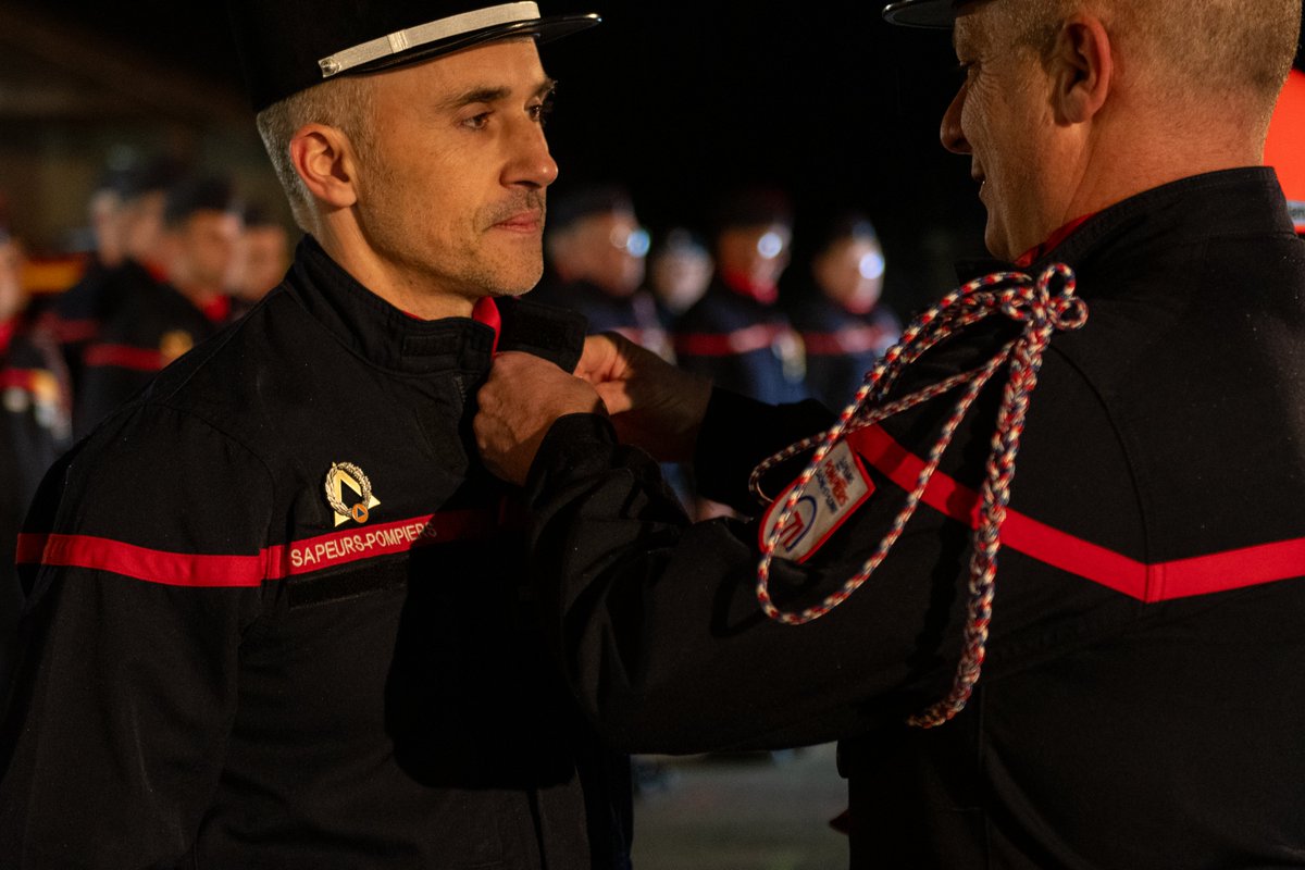 SDIS71's tweet photo. #PriseDeCommandement | Souhaitons la bienvenue au ltn Guillaume GIRODET, nouveau chef du centre d’#incendie et de #secours de Varennes-Saint-Sauveur !
📸@AlixPetitjean https://t.co/LH9fg7QUUD