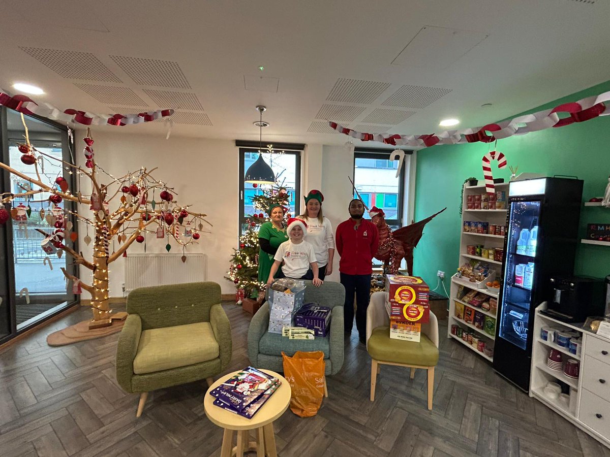 #ChristmasRosesWay delivery number 1 of 3 completed 💜🎅🏼🌹🌈 

Today, we visited Noah's Ark Children's Hospital and Ronald McDonald House. We had our very own Santa, aka Rose's big brother and his three elves, aka, Roses Mam, Dad and Nan Nan delivering.

1/2