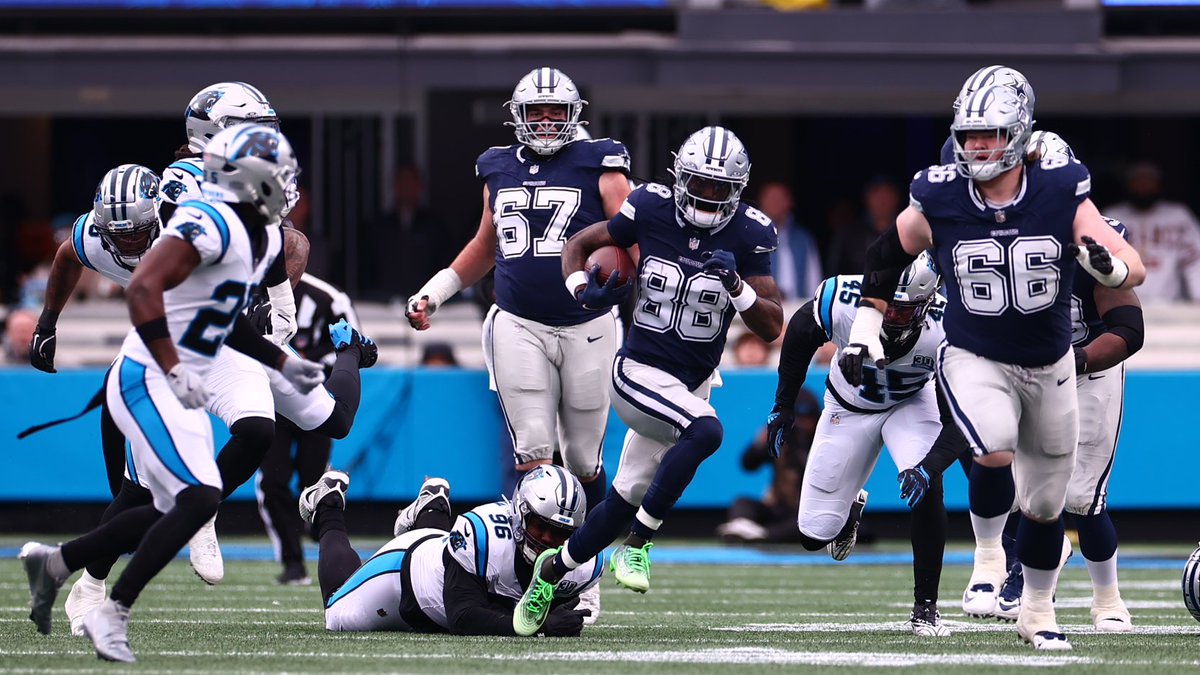dallascowboys's tweet photo. 88 on the last drive:

💿 3 catches
💿 62 yards
💿 1 TD

 #ProBowlVote | @_CeeDeeThree https://t.co/fcYVwLTTpx
