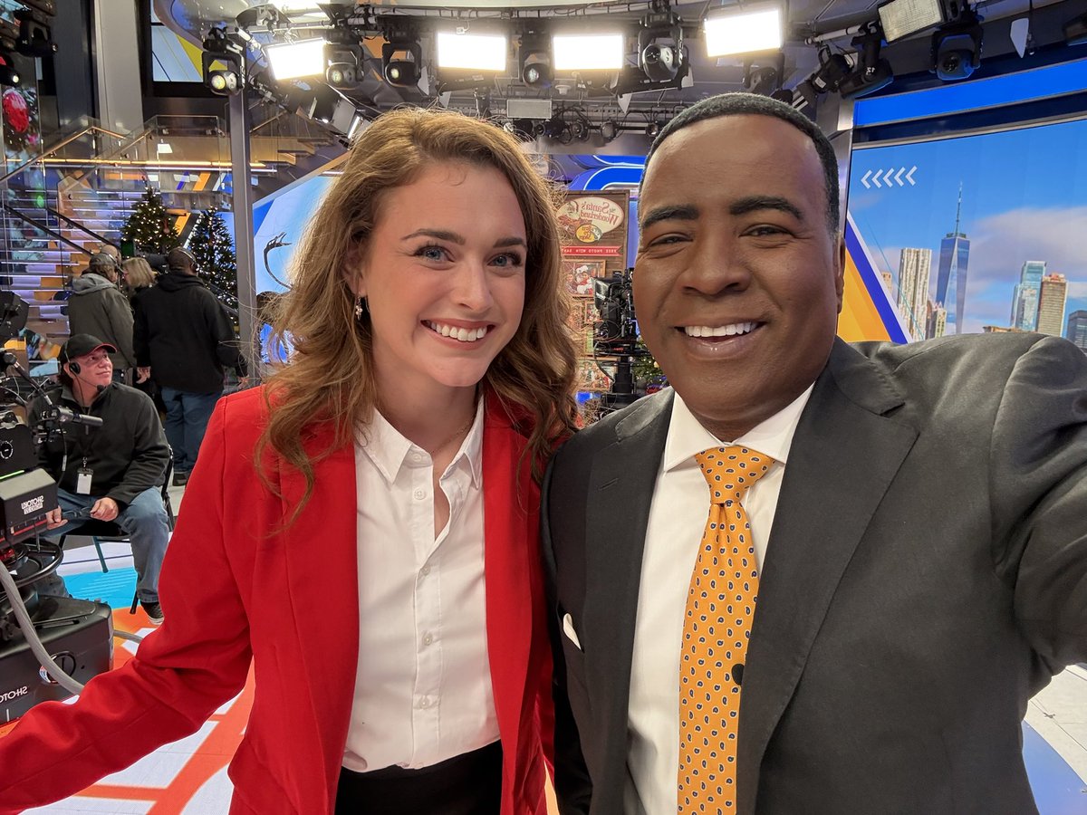 lexiebess's tweet image. Spending the weekend with @kevincorke was AMAZING! I am so thankful for this opportunity to work for him as his content strategist. If you had told me five years ago that this was where I was headed in my career, I would’ve laughed. God is so good! I’ll be back soon, NYC!