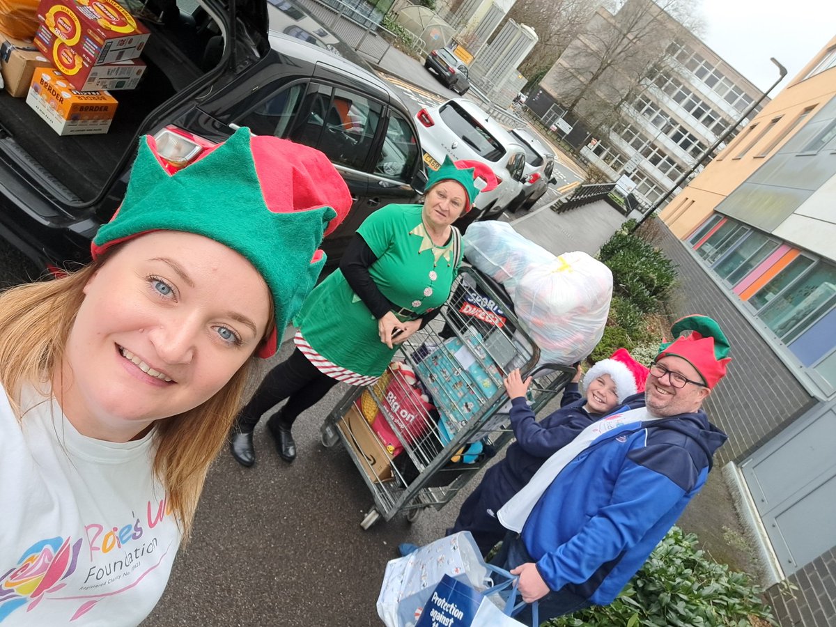 All that has been donated will create such special memories and smiles for those children and their families who will find themselves in hospital this festive period is heartwarming.

Next stop this week is Prince Charles, then Ty Hafan next week 💜🎅🏼🌹🌈
2/2
#ChristmasRosesWay