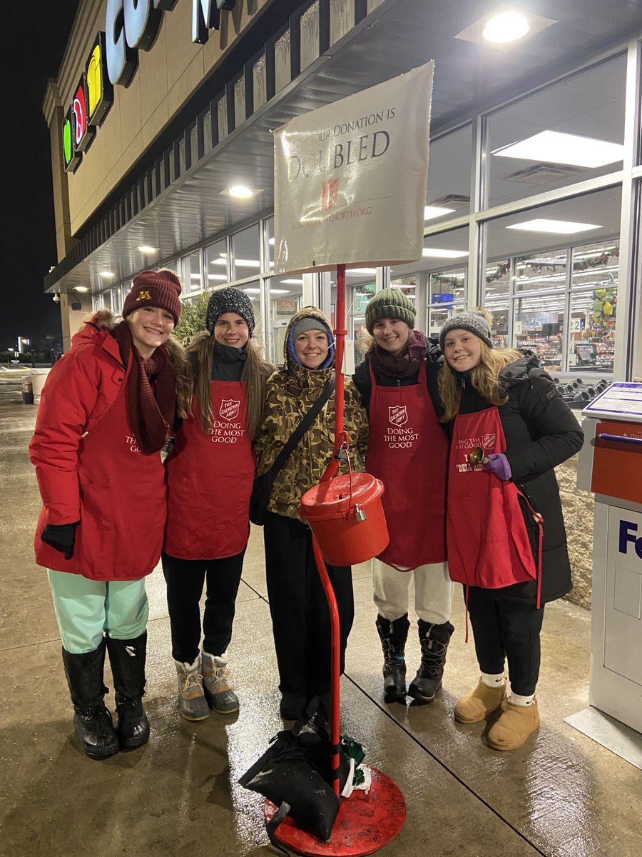 Spectrum students are known for volunteering in the local community! During this season, members of Spectrum’s NHS could be found bell ringing as a way to share their holiday cheer! 💚🖤🥳 #SpectrumSting #Community #Volunteering