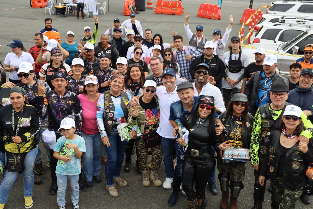 CaminoPacifico's tweet photo. Esto fue MOTEROS DEL PACÍFICO 2024. Sobre el corredor vial Buga-Loboguerrero-Buenaventura. https://t.co/nyShVfgtV8