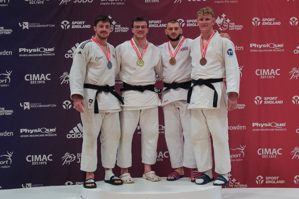 Le podium des -100 kg senior remporté par Rhys Thompson