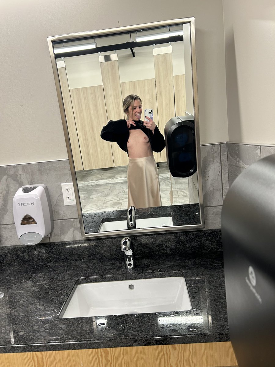 Kiwi on X: I 💜 flashing in public 🤭 Petite onlyfans sexy nsfw porn tits  content sellingcontent boobs t.coF25ySwkI26  t.co98QBn7yUe9 t.cobAtHIQASN6  X