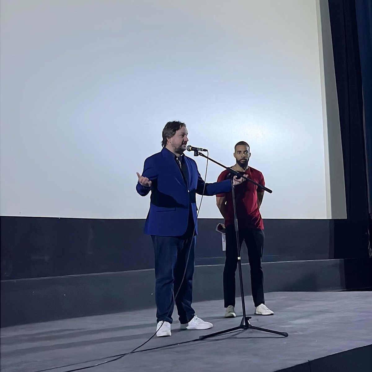 DiegoCorsini's tweet photo. ÚLTIMAS EMOCIONANTES PROYECCIONES DE “ADIÓS MADRID” EN EL 45 FESTIVAL DE CINE DE LA HABANA.

Termina el Festival, lleno de emociones, cerrando en el maravilloso cine La Rampa y antes el Riviera, ante muchísima gente que se río y lloró con los personajes de “Adiós Madrid”. https://t.co/C5HlrcD3ri