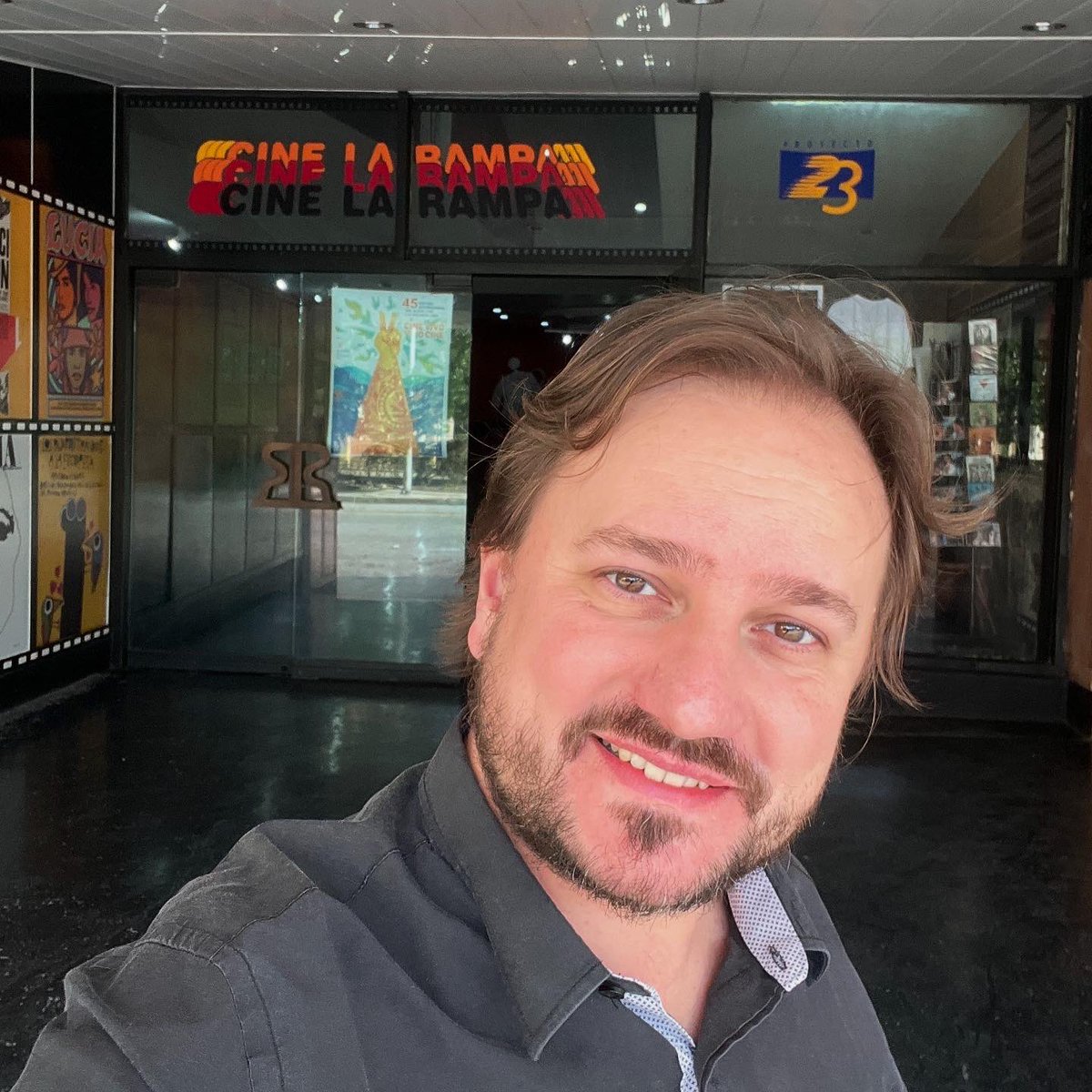 DiegoCorsini's tweet photo. ÚLTIMAS EMOCIONANTES PROYECCIONES DE “ADIÓS MADRID” EN EL 45 FESTIVAL DE CINE DE LA HABANA.

Termina el Festival, lleno de emociones, cerrando en el maravilloso cine La Rampa y antes el Riviera, ante muchísima gente que se río y lloró con los personajes de “Adiós Madrid”. https://t.co/C5HlrcD3ri