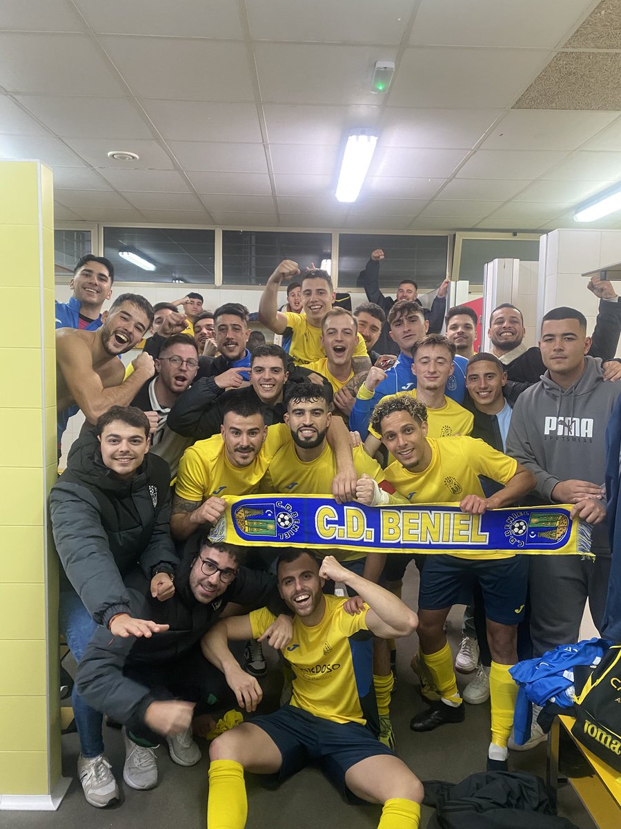 ¡𝐄𝐒𝐓𝐎 𝐄𝐒 𝐁𝐄𝐍𝐈𝐄𝐋! 💛💙

¡Victoria en el derbi y celebración por todo lo alto! 🔥

Un vestuario unido, un equipo que nunca se rinde y una afición que siempre está con nosotros. 💪

¡Seguimos fuertes y vamos a por más!
2-1 en casa y los 3 puntos se quedan aquí.