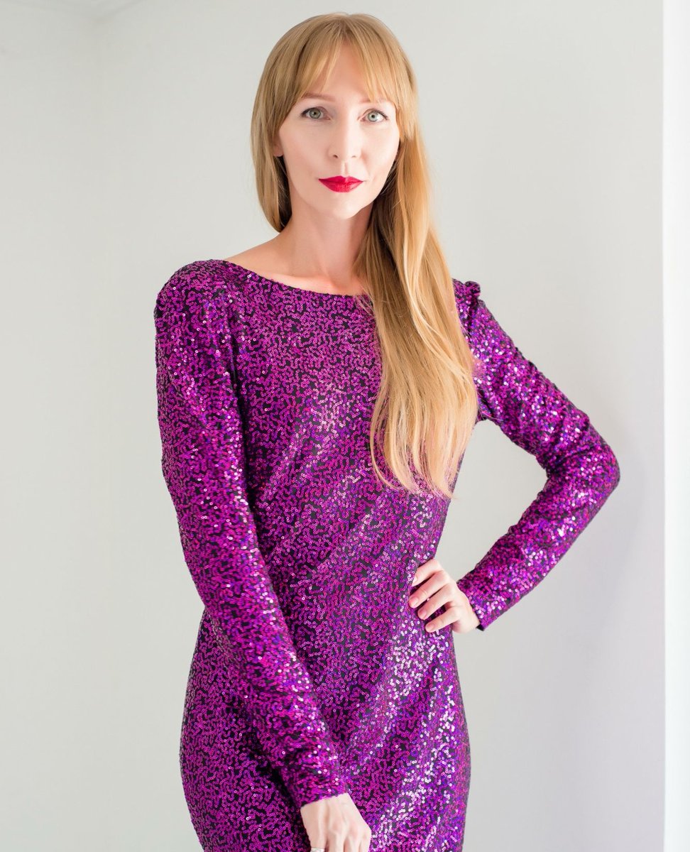 MinervaFabrics's tweet image. We're suckers for sequins when it comes to party season 🎇 @olgatailor sparkles in this stunning Vogue 1374 dress she sewed in our sequin ITY - check out that dramatic drapey back cowl 👉🏻 minerva.com/post/59694

#Minerva #Sequin #SequinDress #SequinFabric #Partywear #PartyDress