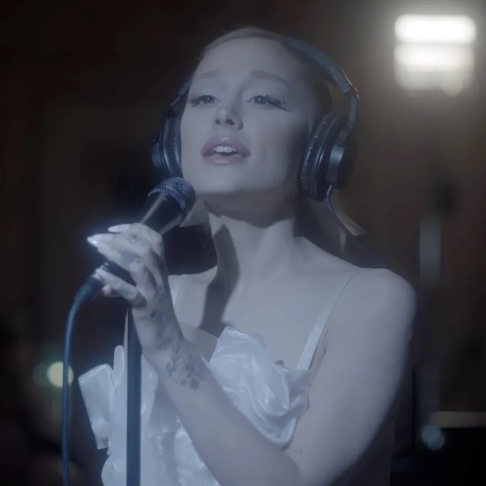 theegrandeheels's tweet image. republic records confirms ariana grande won’t be touring in 2025