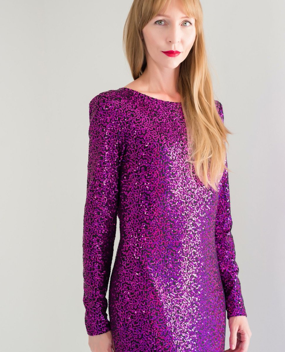 MinervaFabrics's tweet image. We're suckers for sequins when it comes to party season 🎇 @olgatailor sparkles in this stunning Vogue 1374 dress she sewed in our sequin ITY - check out that dramatic drapey back cowl 👉🏻 minerva.com/post/59694

#Minerva #Sequin #SequinDress #SequinFabric #Partywear #PartyDress