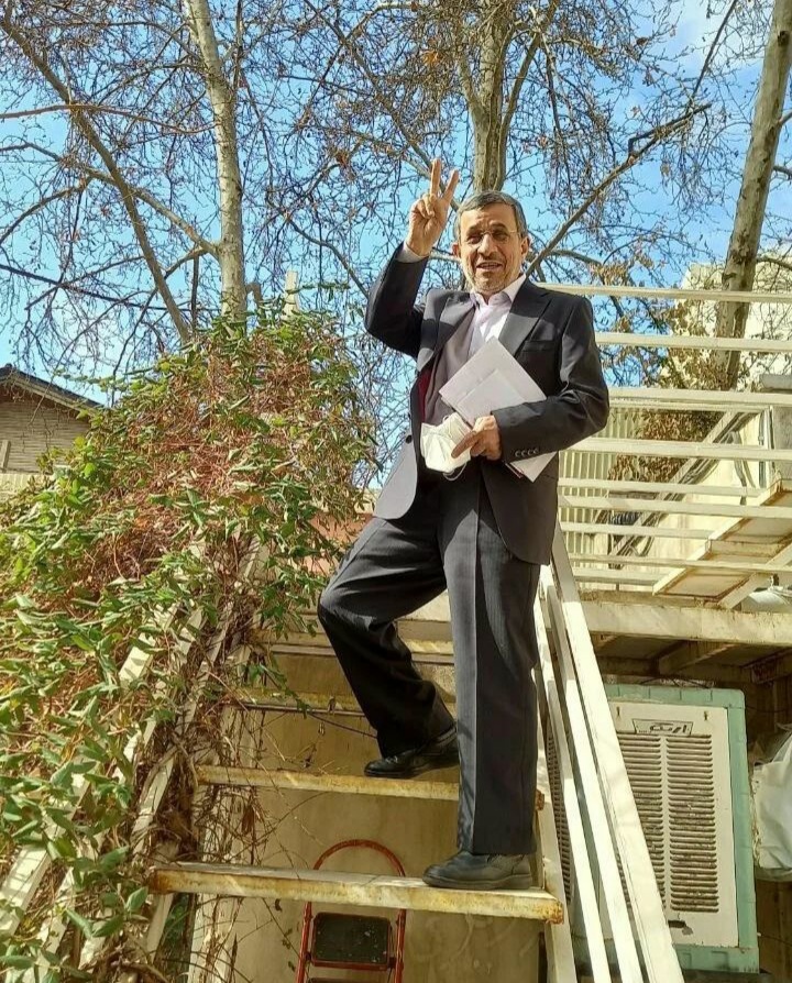 reza_ebrahimi2's tweet image. 📺 دکتر #احمدی_نژاد را در یک جمله توصیف کنید.
خودم: جانِ جانان