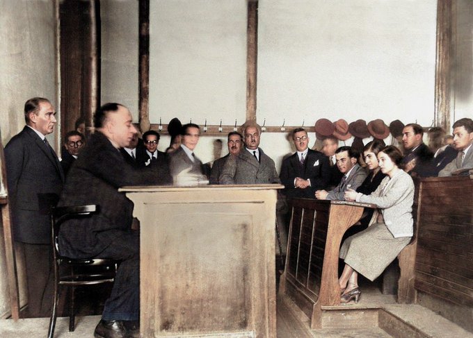 aylinyilmaz727's tweet photo. #TarihteBugün 📅
Başöğretmen Gazi Mustafa Kemal Paşa, İstanbul Üniversitesi Hukuk Fakültesi’nde. (15 Aralık 1930)
Reisicumhur bütün ısrarlara rağmen ayakta ders dinliyor.
#hakkımızdeğilmi #MALvGS #mffvgs #sondakika #pazar https://t.co/MPGW1hcct4