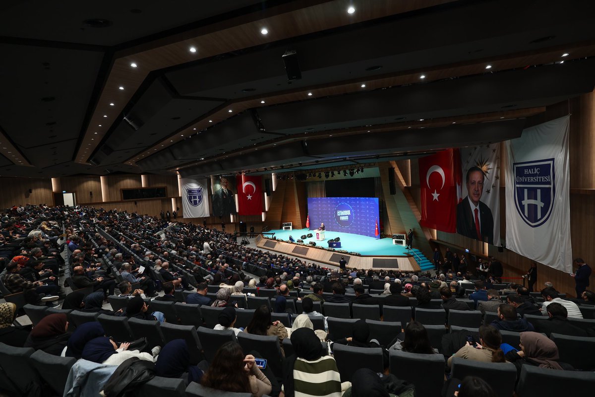 mesutakst's tweet photo. İstanbul Forum, 100’den fazla konuşmacı, 1000’den fazla katılımcı ile 13-15 Aralık’ta İstanbul’da gerçekleşti. 

Büyük emek ve gayretle hazırlanan, birbirinden kaliteli konu ve konukların olduğu program bugün sona erdi.

#istanbulforum 
#cihannüma https://t.co/J2rzE1472x