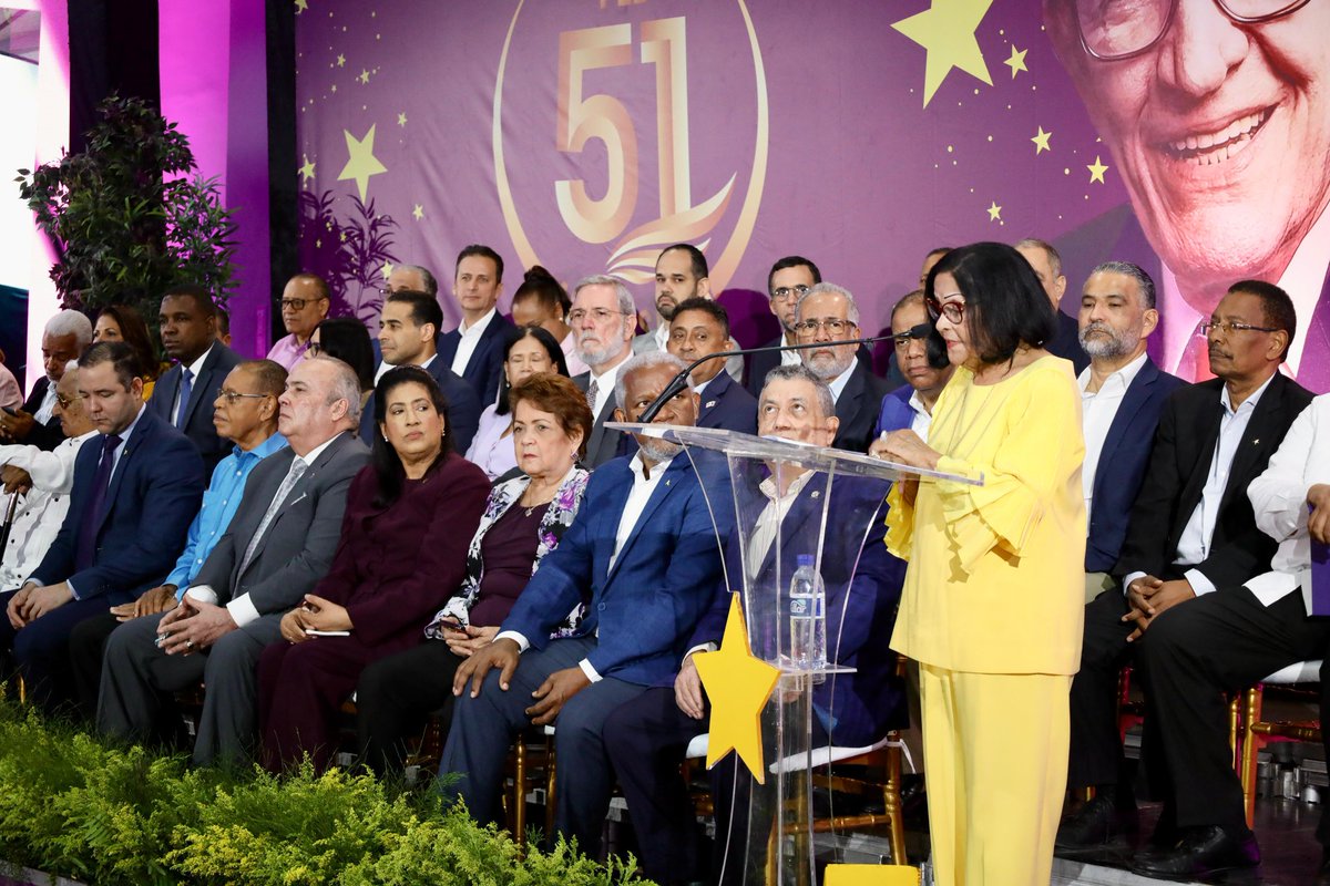 PLDenlinea's tweet photo. #PortadaPrincipalPLD | @DaniloMedina resalta legado de #EuclidesGutiérrezFélix  y reafirma visión del @PLDenlinea en su 51 aniversario.

#DaniloMedina y #FlaviaGarcía resaltan Legado de #JuanBosch en la Conmemoración del 51 Aniversario de la fundación del PLD.

AMPLIAR:  https://t.co/DvMOfrzm9f vía @VanguardiaRD