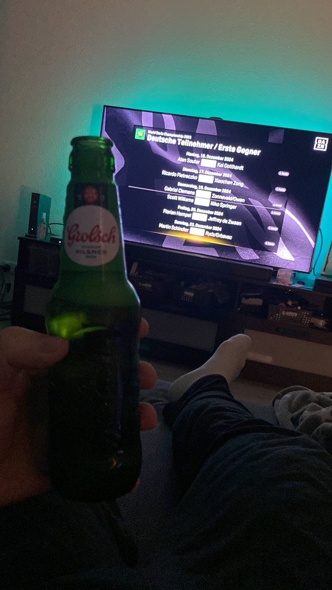Maxi7519's tweet photo. Mein Homeoffice für das restliche Jahr! Lets go! #anwesenheitscheck @ElmarPaulke @TheCube180 #dartzn https://t.co/AUznw86mwd