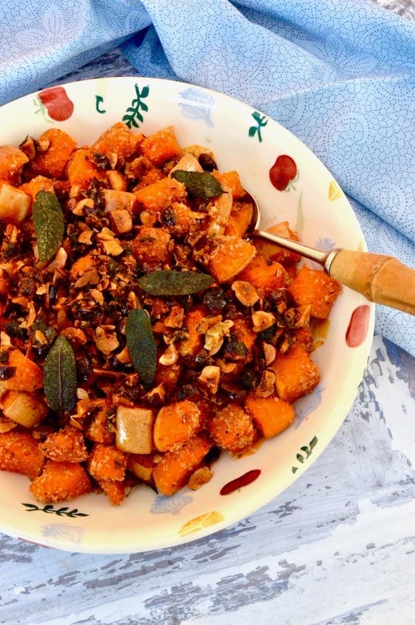Choclette8's tweet photo. Everyone loves roasted squash, but have you tried it with sage, hazelnut & garlic brown butter? This addition elevates a tasty side into a truly outstanding dish. It’s colourful too, so eminently suitable for the festive table. #ChristmasSide #SquashRecipe https://t.co/EohiDH8ezd https://t.co/afu7XFpk0h