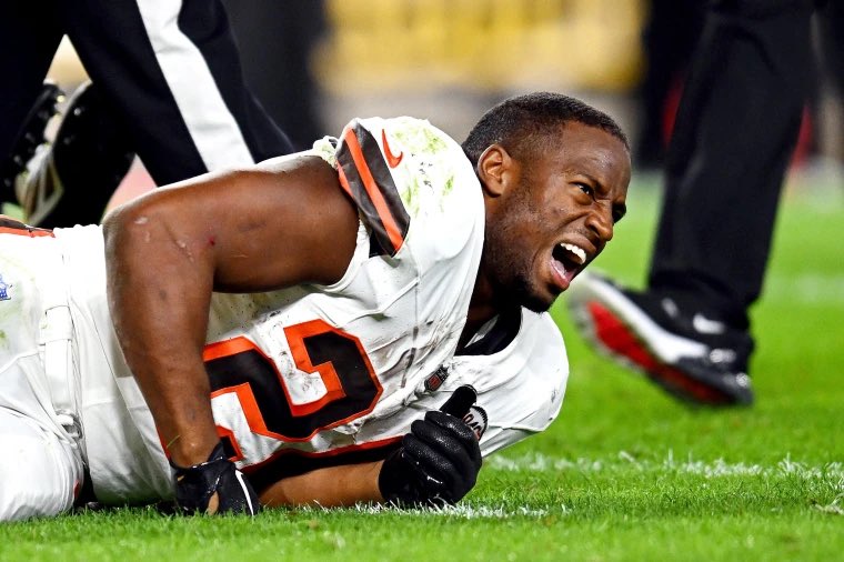 angrybrownsfans's tweet photo. Dear Browns,

Please stop wearing these uniforms.

Thank you. https://t.co/aqDPdSfnsD