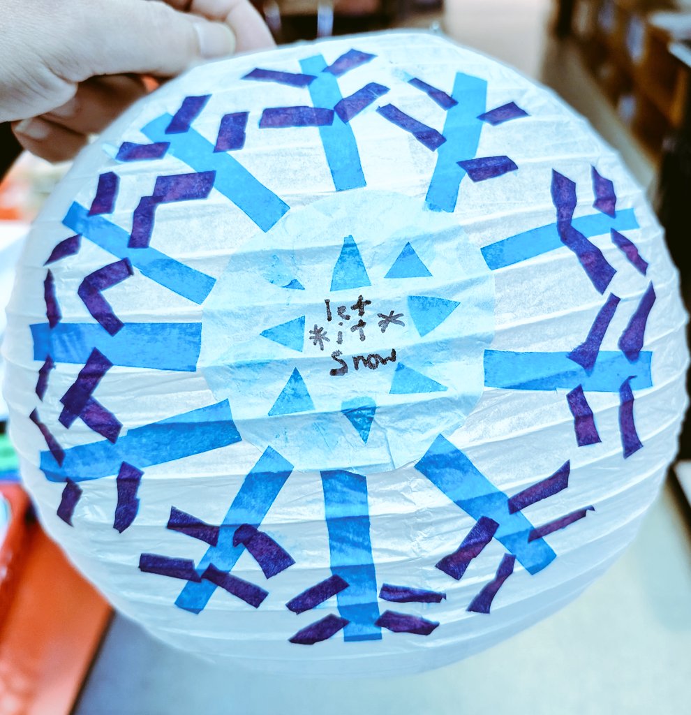 RobinRumsey1's tweet photo. I didn't get a picture of my sweet 5th grader Tilly yet, but I want to share her exceptional gift for artwork. She pieced this beautiful tissue paper snowflake โ๏ธ together in one class period. #joythroughart @KedcARTS @KEDCGrants https://t.co/eIL9COgzLJ