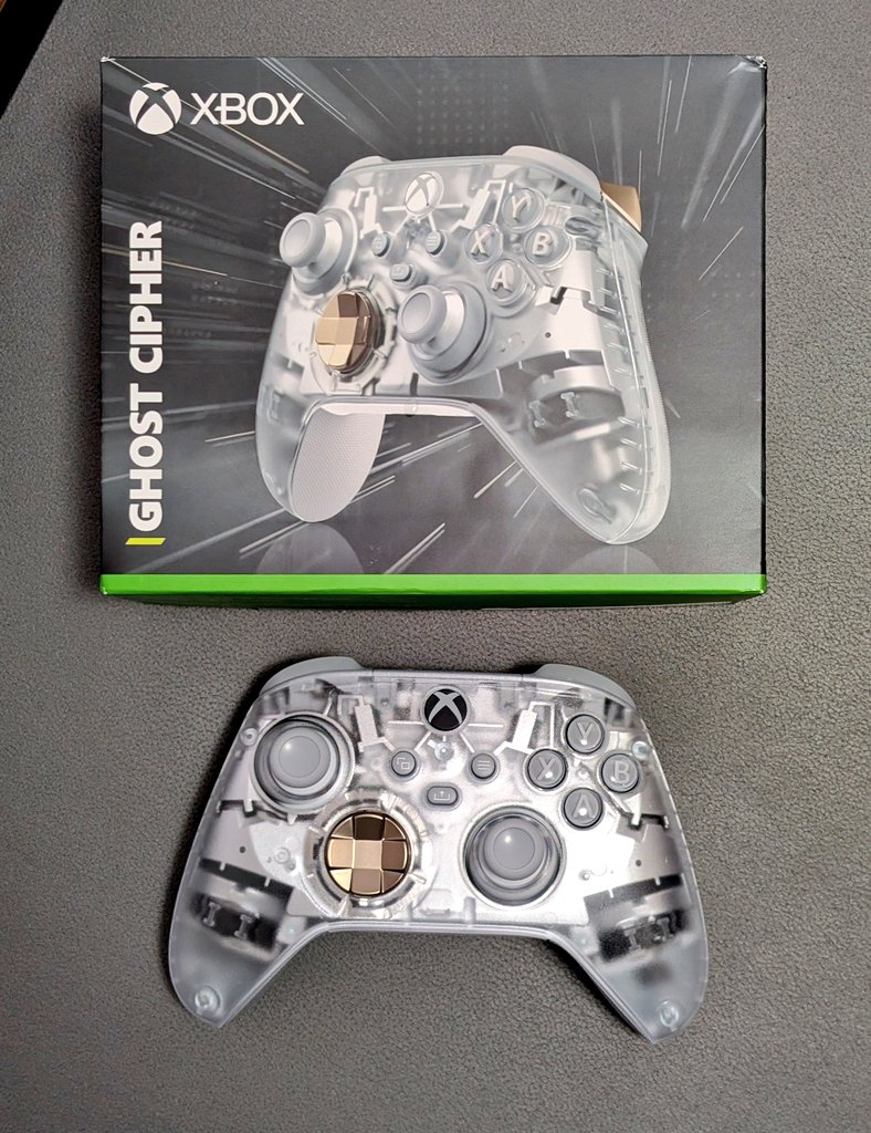 DwemerTom's tweet image. A thing of beauty #Xbox #controller #GhostCipher