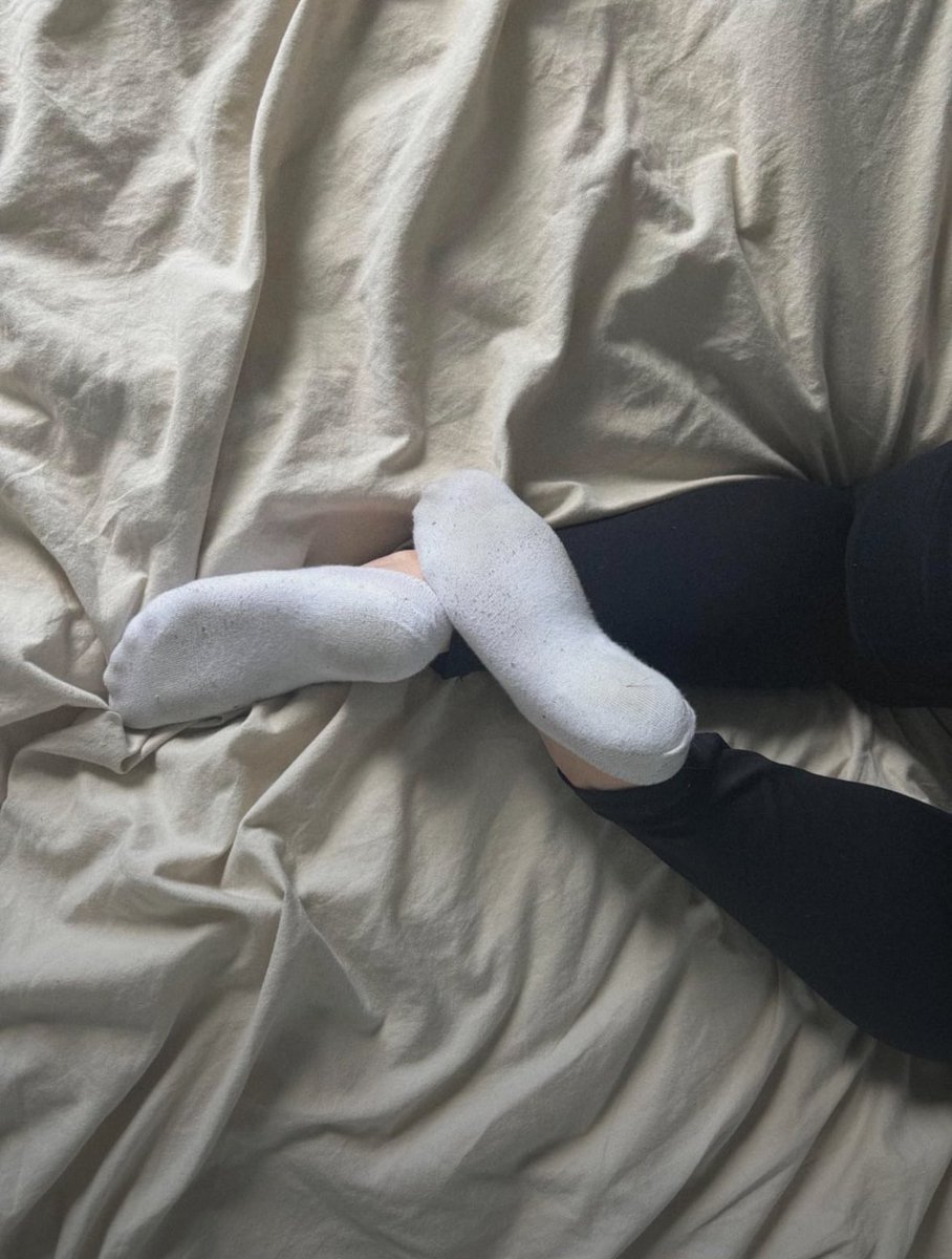 TaraW403's tweet photo. I have this thing for white socks and leggings. Can you relate? 😚

Working hours this week. 
Tuesday 17th 7-11pm DT 
Wednesday 18th 7-11pm DT 
@ClubAlpha613 💗 https://t.co/QxZjRKUzxQ